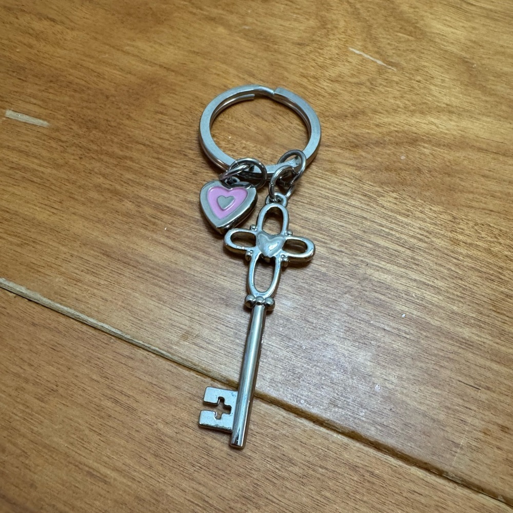 Chic Silver Key Keychain with Pink Heart Charm